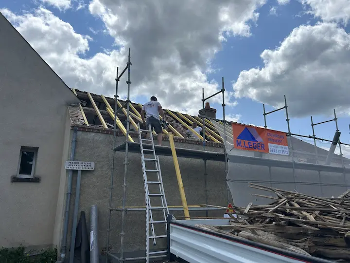 Chantier de reprise complète de toiture en ardoise à Blois